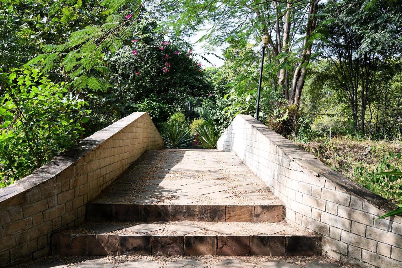 Baaz Jungle Resort Khawāsa エクステリア 写真