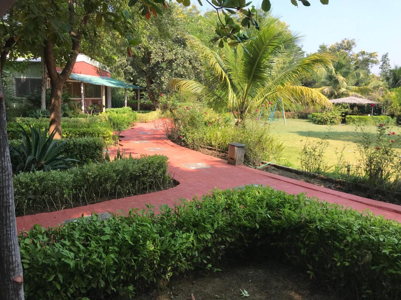 Baaz Jungle Resort Khawāsa エクステリア 写真